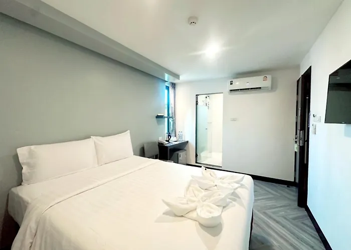 14 Sathorn 3*