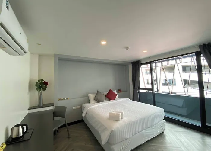 14 Sathorn 3* Bangkok