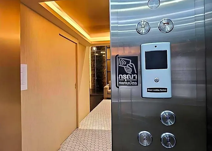 14 Sathorn 3* Bangkok